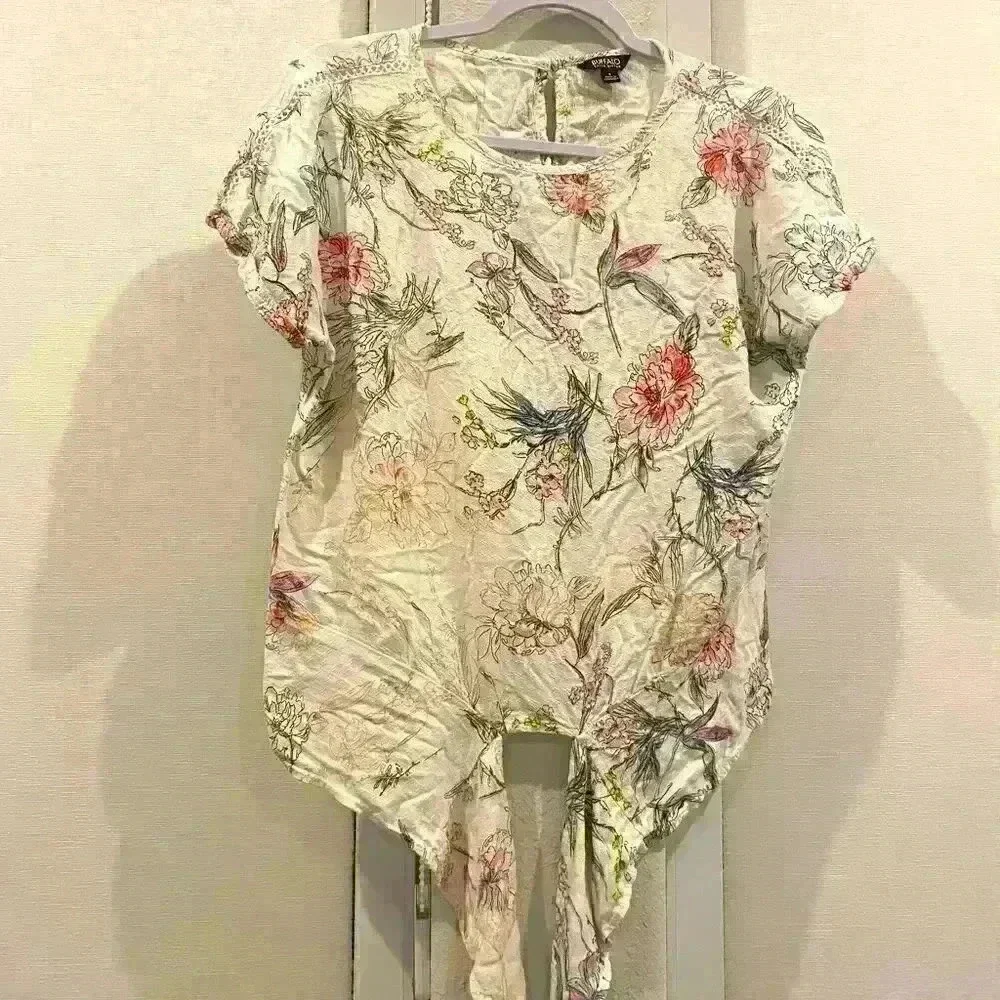 Buffalo white floral women knot front t shirt in Sz S (could fit Sz M) - EUC - Picture 1 of 4
